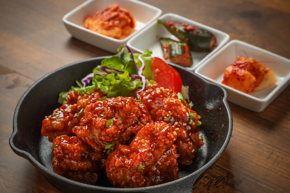 本場の味を楽しむ、韓国チキン＆料理